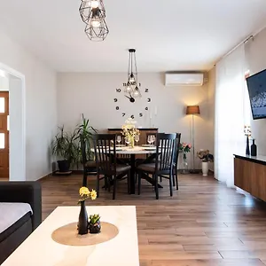 Superior Sincic Apartment